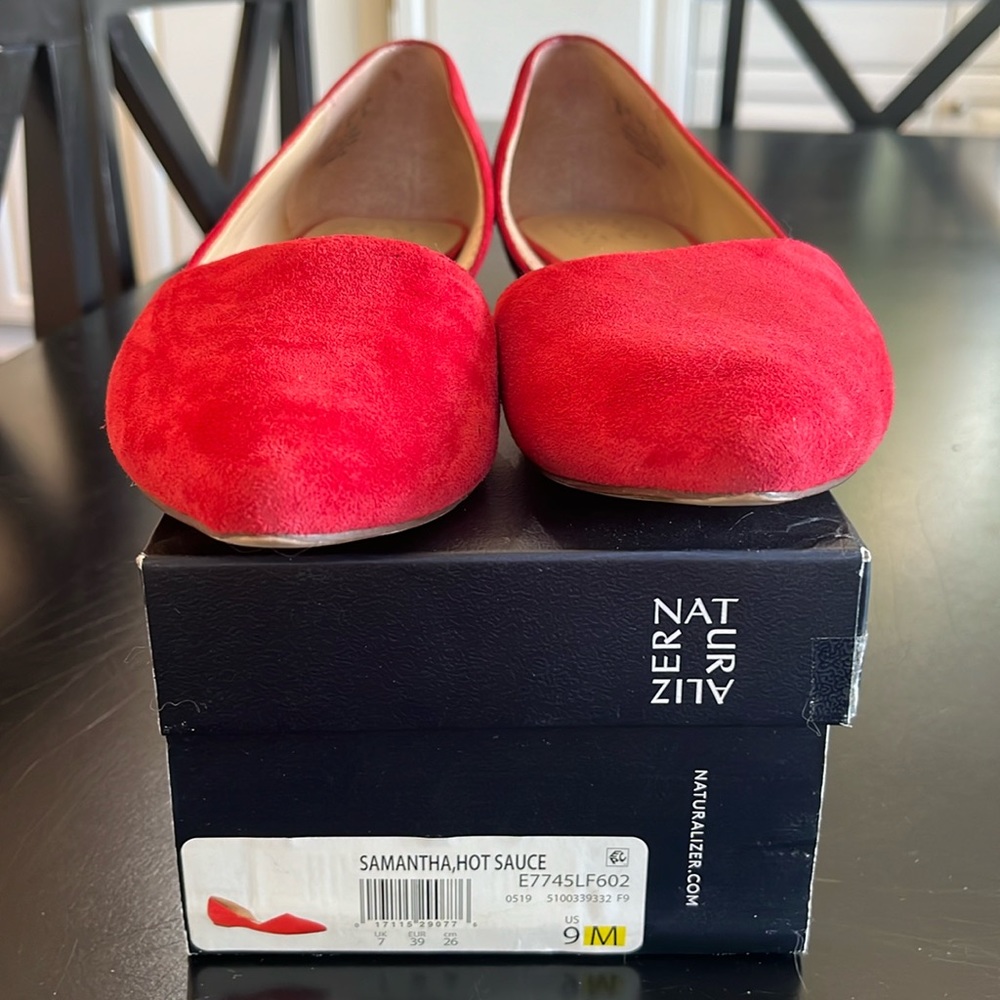 Women’s Naturalizer Samantha, Hot Sauce flats, Size 9